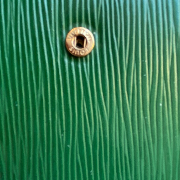 AUTHENTIC LOUIS VUITTON EPI GREEN AGENDA - Picture 6 of 16